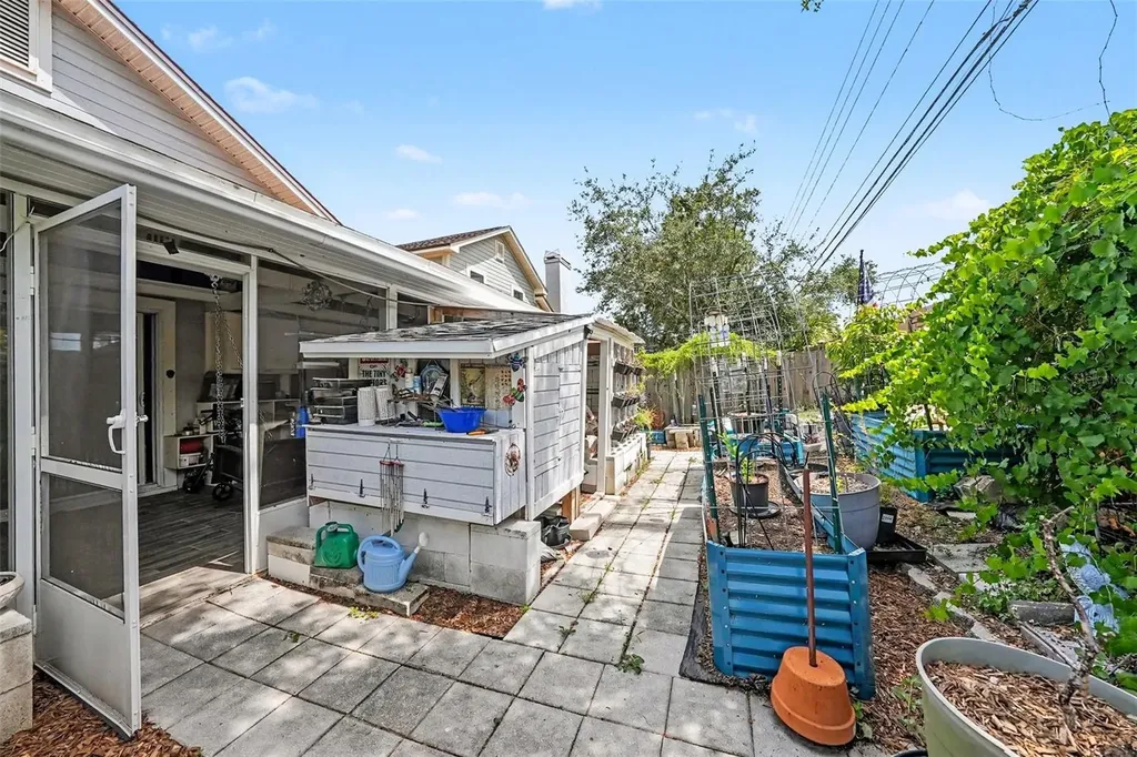 2250 Springwood Cir W Clearwater FL 33763