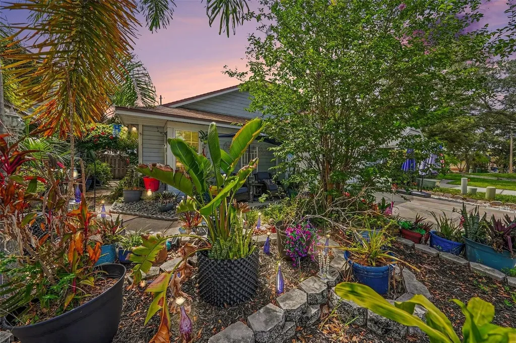 2250 Springwood Cir W Clearwater FL 33763