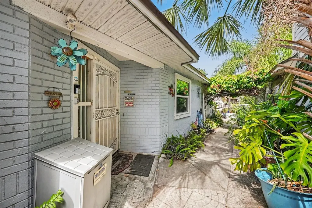 2250 Springwood Cir W Clearwater FL 33763