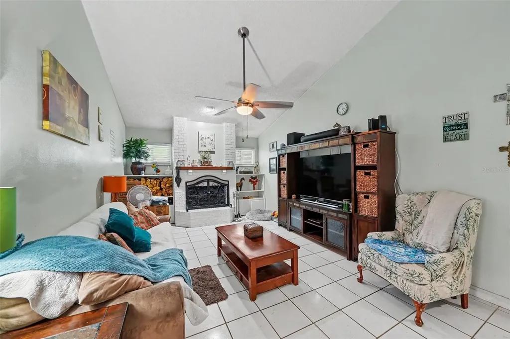2250 Springwood Cir W Clearwater FL 33763