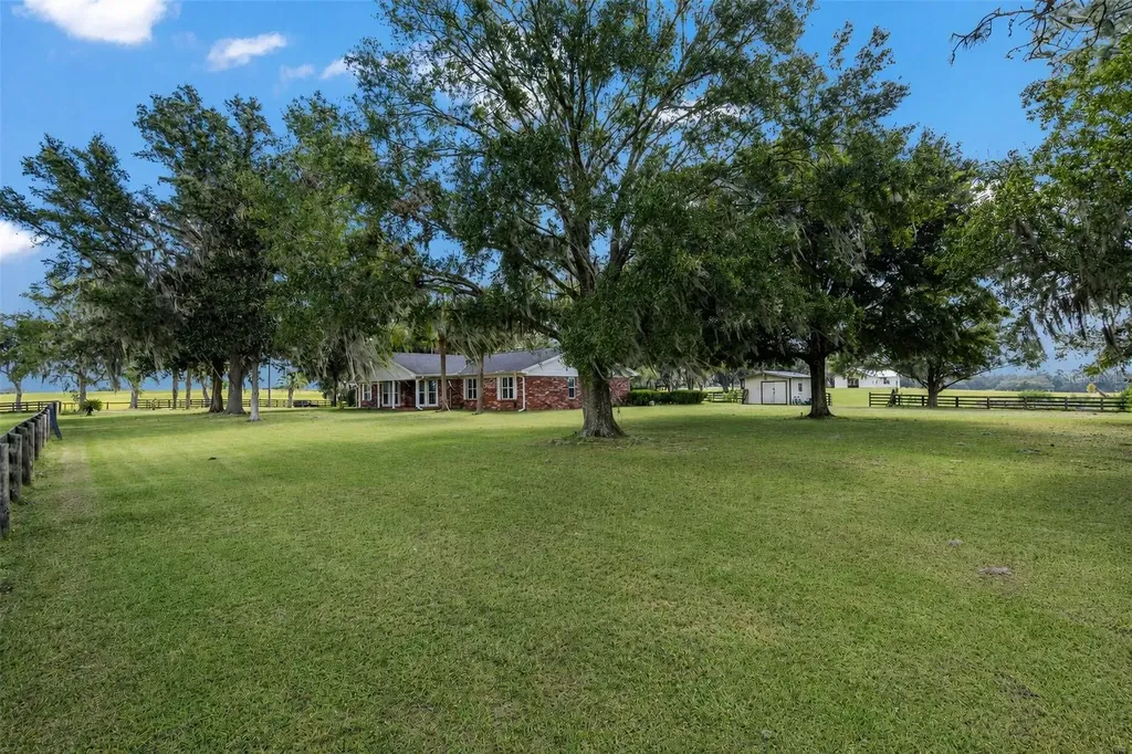 8544 NW 160th Avenue Morriston FL 32668