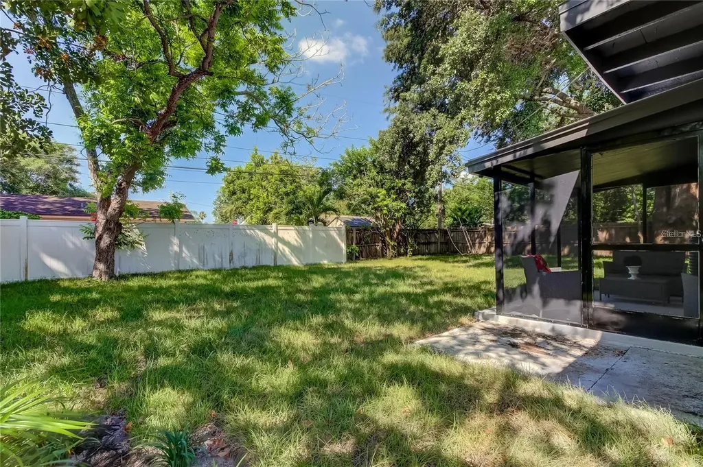 10932 Village Green Avenue Seminole FL 33772