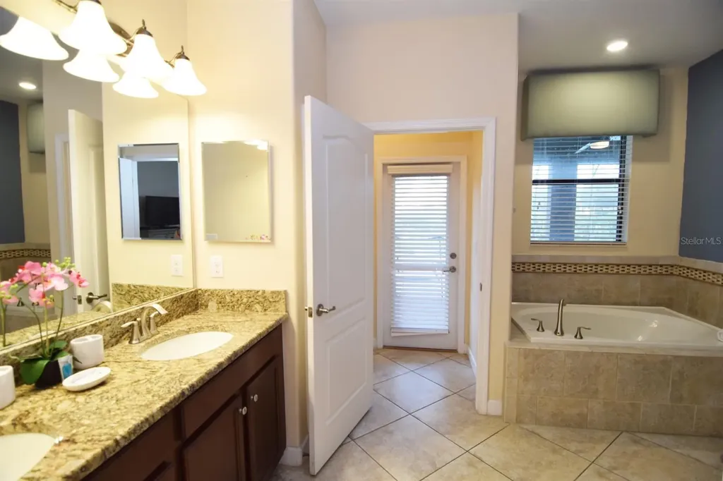 1402 Moon Valley Drive Davenport FL 33896