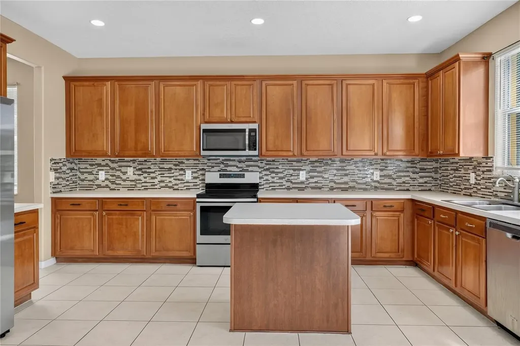 223 Largovista Drive Oakland FL 34787