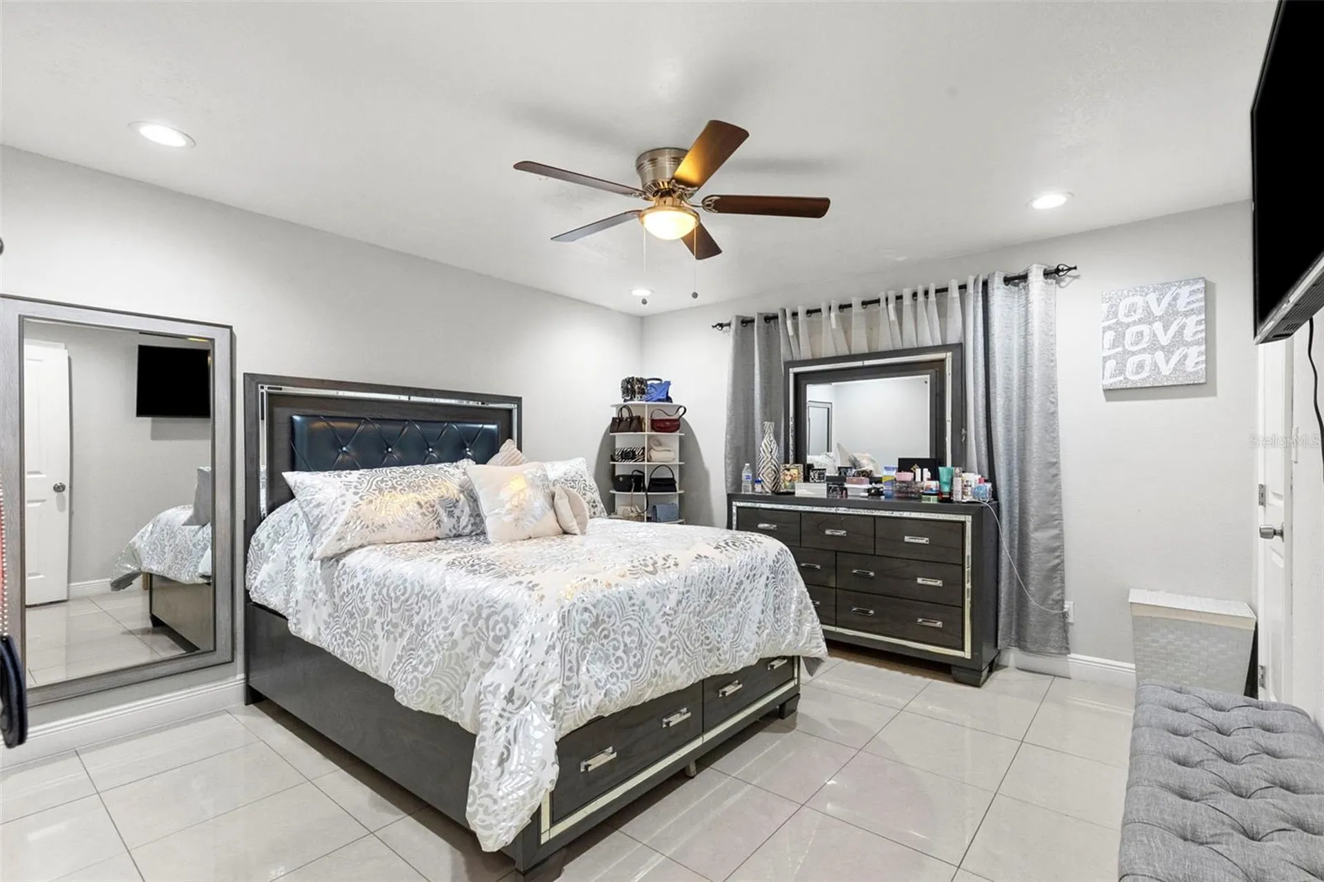 6920 N Cameron Avenue Tampa FL 33614