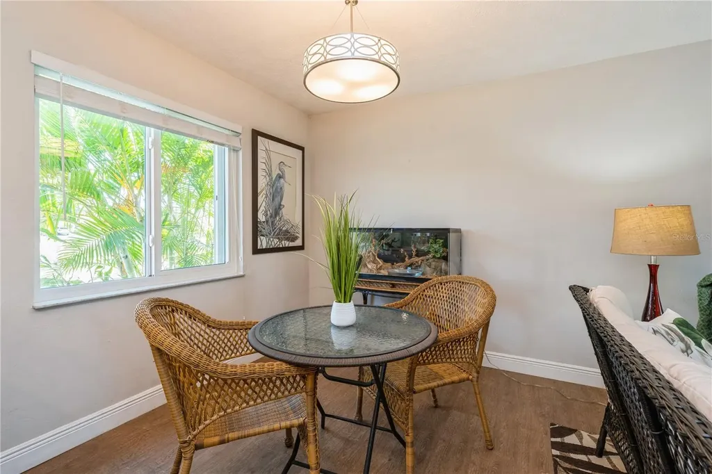 527 Cape Coral Parkway W Cape Coral FL 33914