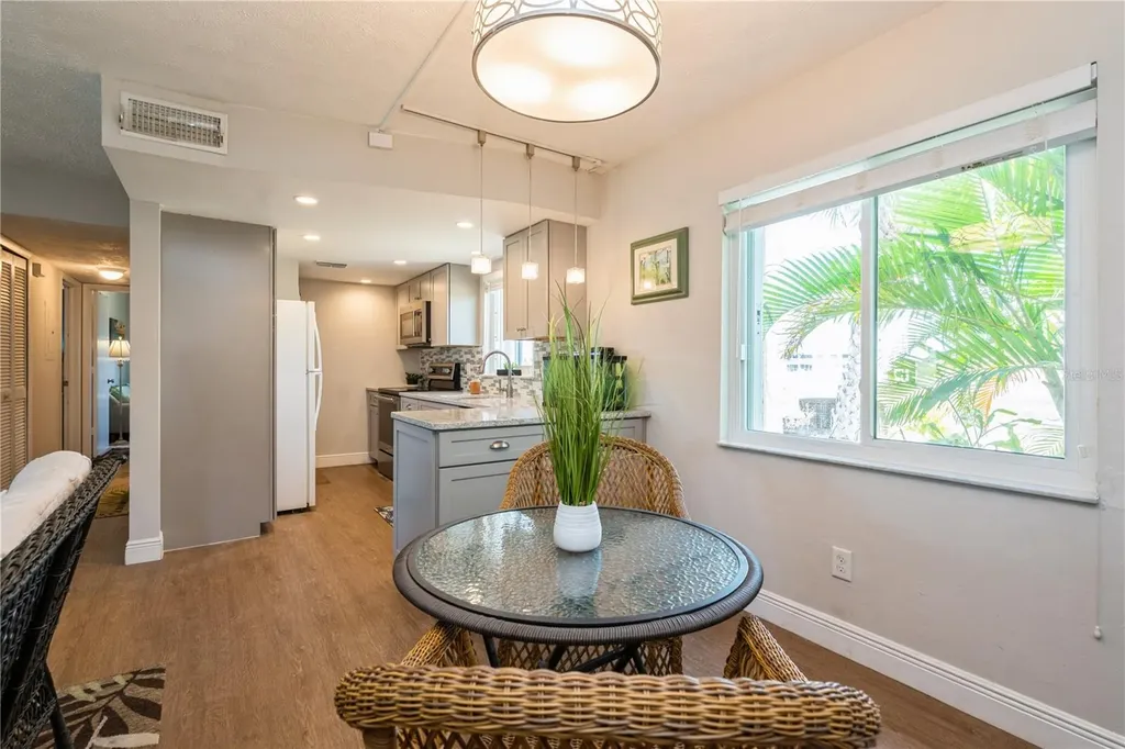 527 Cape Coral Parkway W Cape Coral FL 33914