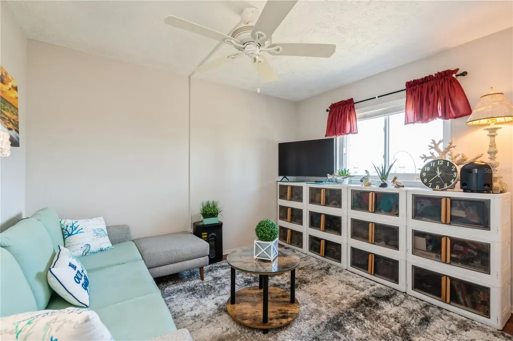 527 Cape Coral Parkway W Cape Coral FL 33914
