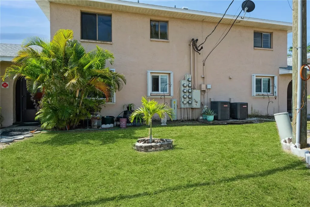 527 Cape Coral Parkway W Cape Coral FL 33914