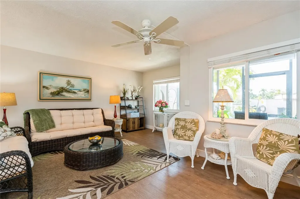 527 Cape Coral Parkway W Cape Coral FL 33914
