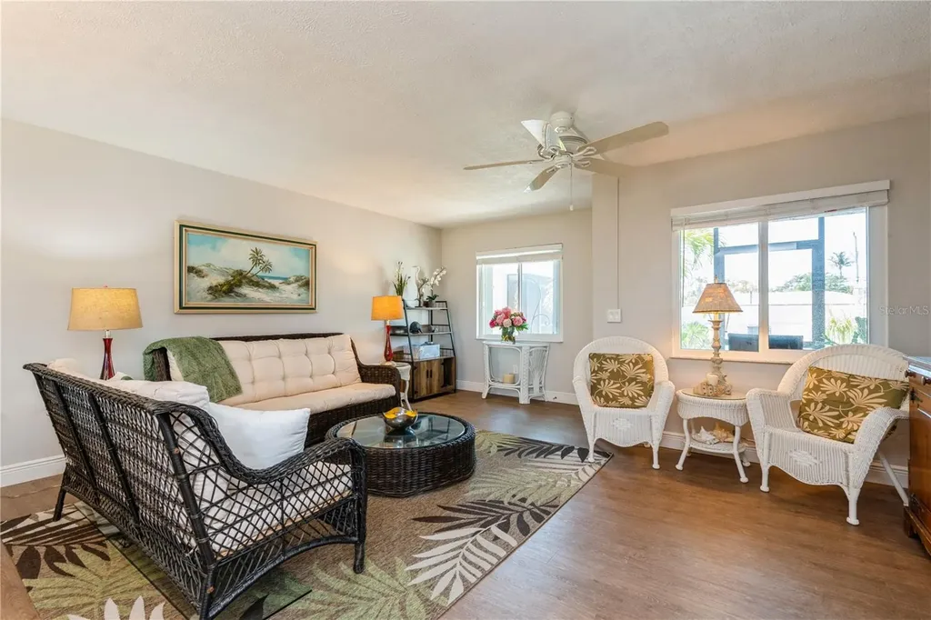 527 Cape Coral Parkway W Cape Coral FL 33914