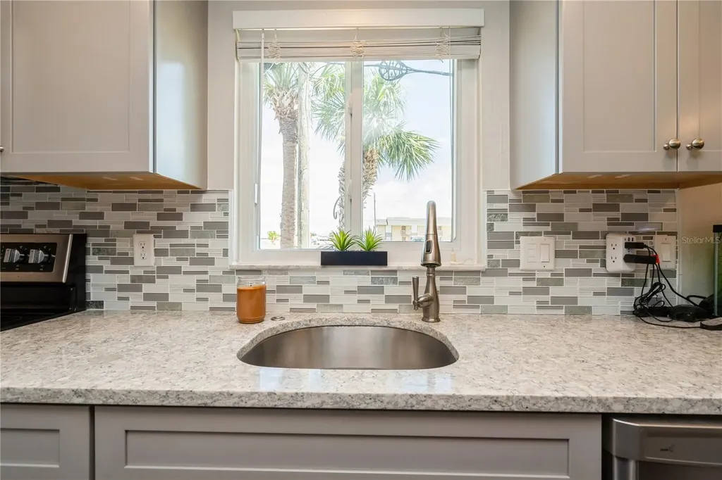 527 Cape Coral Parkway W Cape Coral FL 33914