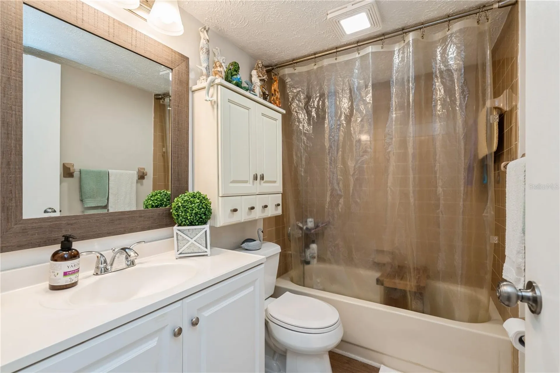 527 Cape Coral Parkway W Cape Coral FL 33914