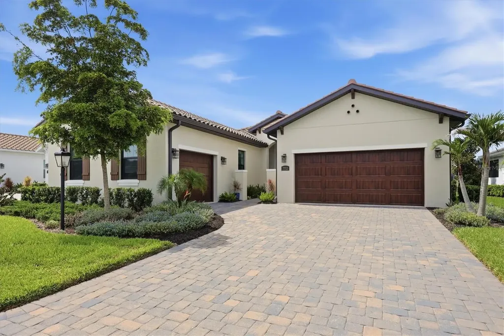 7712 Sandhill Lake Drive Sarasota FL 34241