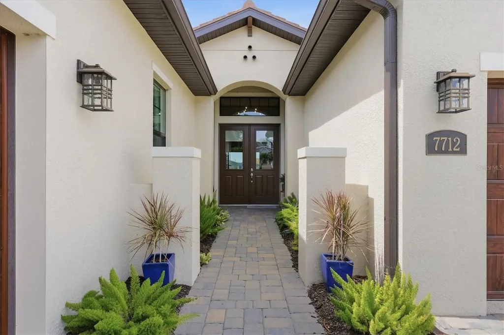 7712 Sandhill Lake Drive Sarasota FL 34241
