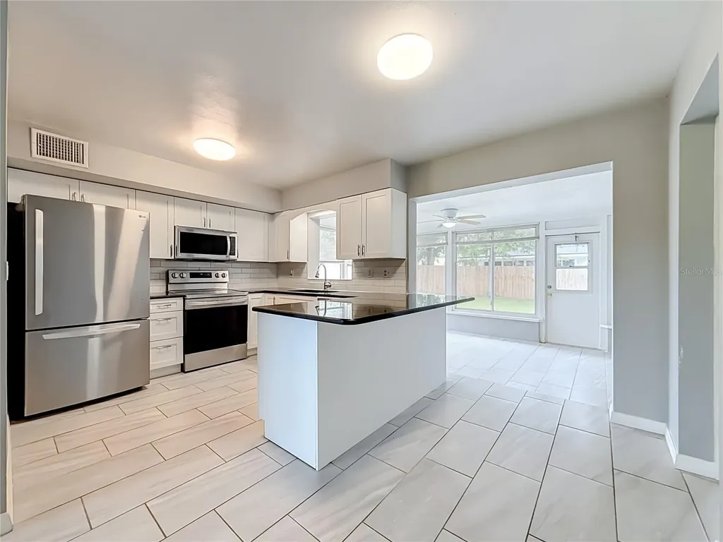 890 7th Avenue NE Largo FL 33770