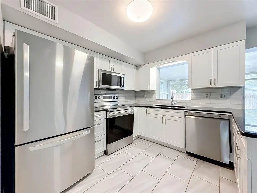 890 7th Avenue NE Largo FL 33770