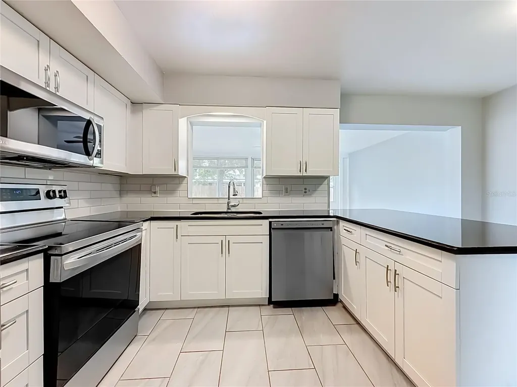 890 7th Avenue NE Largo FL 33770