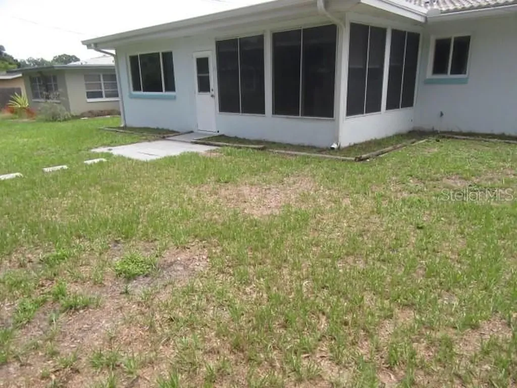 890 7th Avenue NE Largo FL 33770
