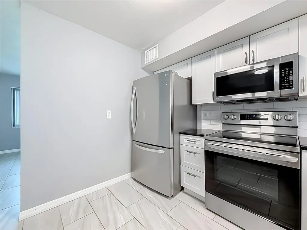 890 7th Avenue NE Largo FL 33770