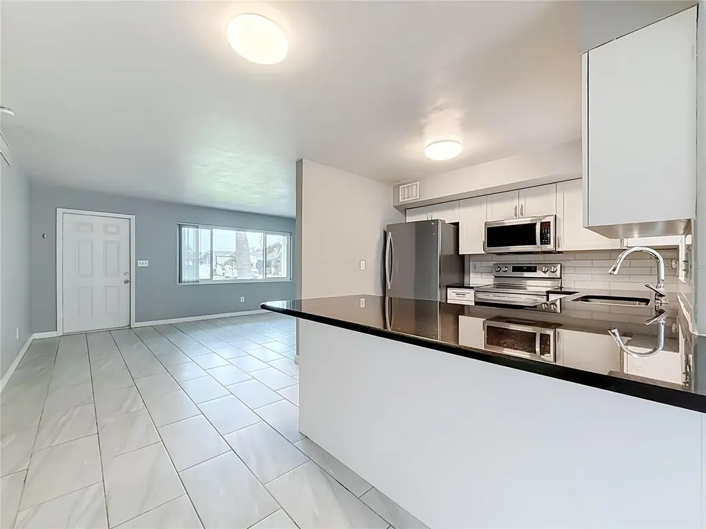 890 7th Avenue NE Largo FL 33770