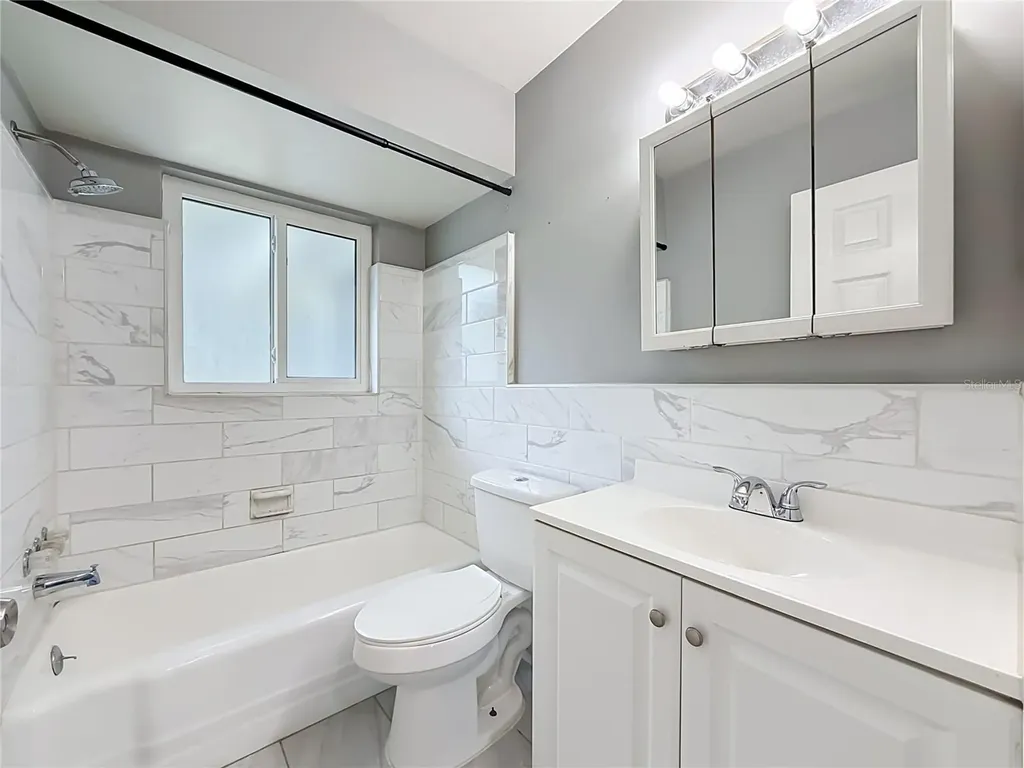 890 7th Avenue NE Largo FL 33770