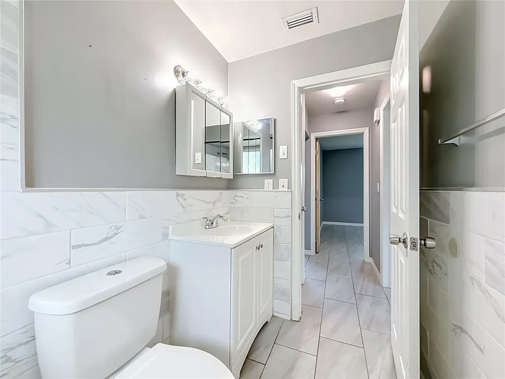 890 7th Avenue NE Largo FL 33770