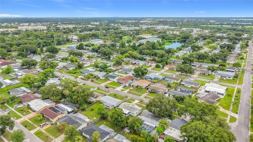 890 7th Avenue NE Largo FL 33770