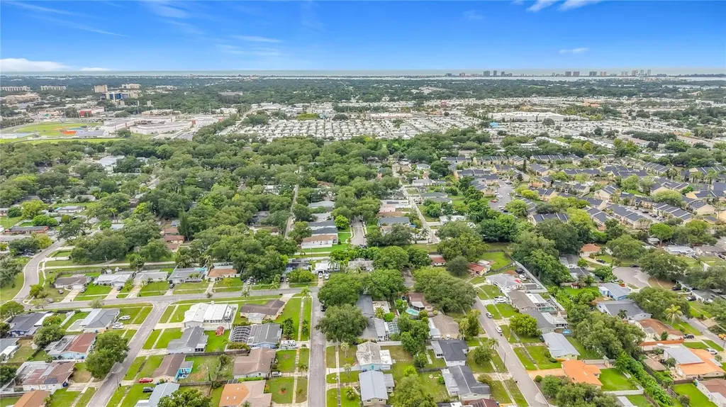 890 7th Avenue NE Largo FL 33770
