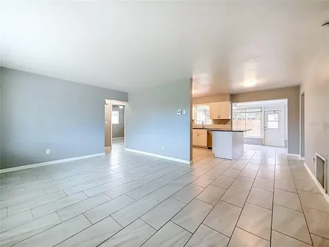 890 7th Avenue NE Largo FL 33770