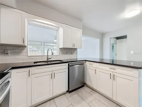 890 7th Avenue NE Largo FL 33770