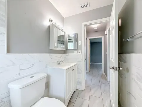 890 7th Avenue NE Largo FL 33770