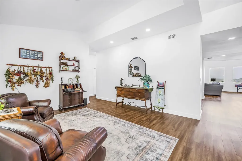 2280 Pinellas Point Drive S St Petersburg FL 33712