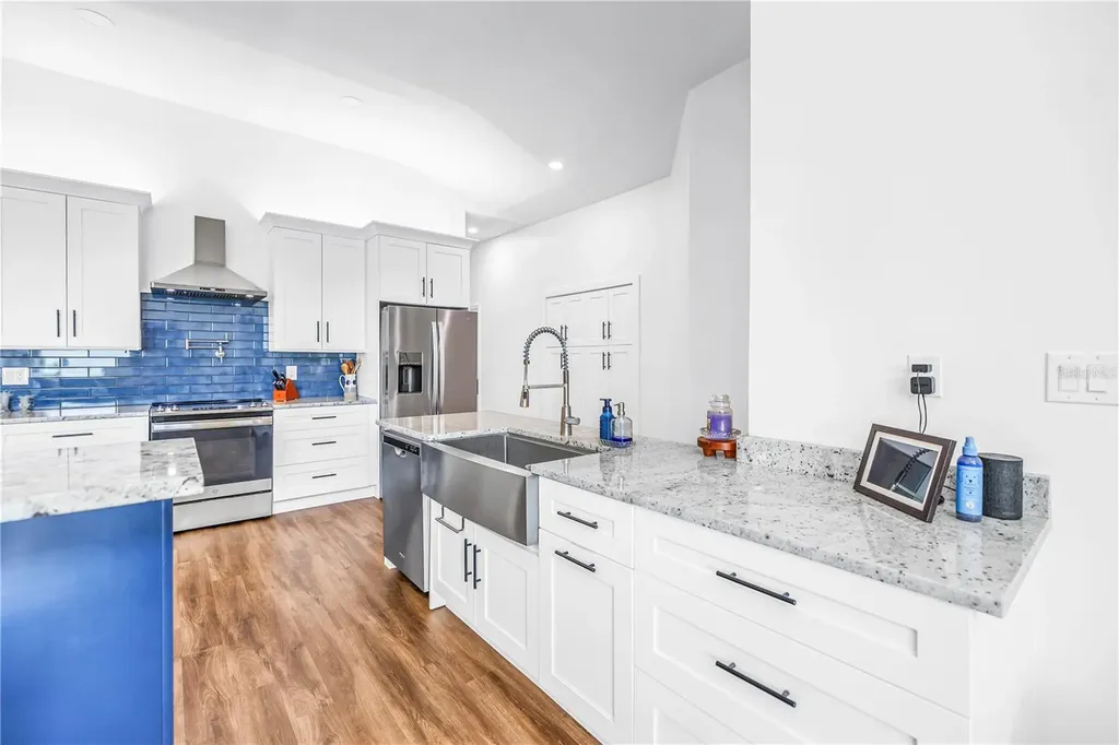 2280 Pinellas Point Drive S St Petersburg FL 33712