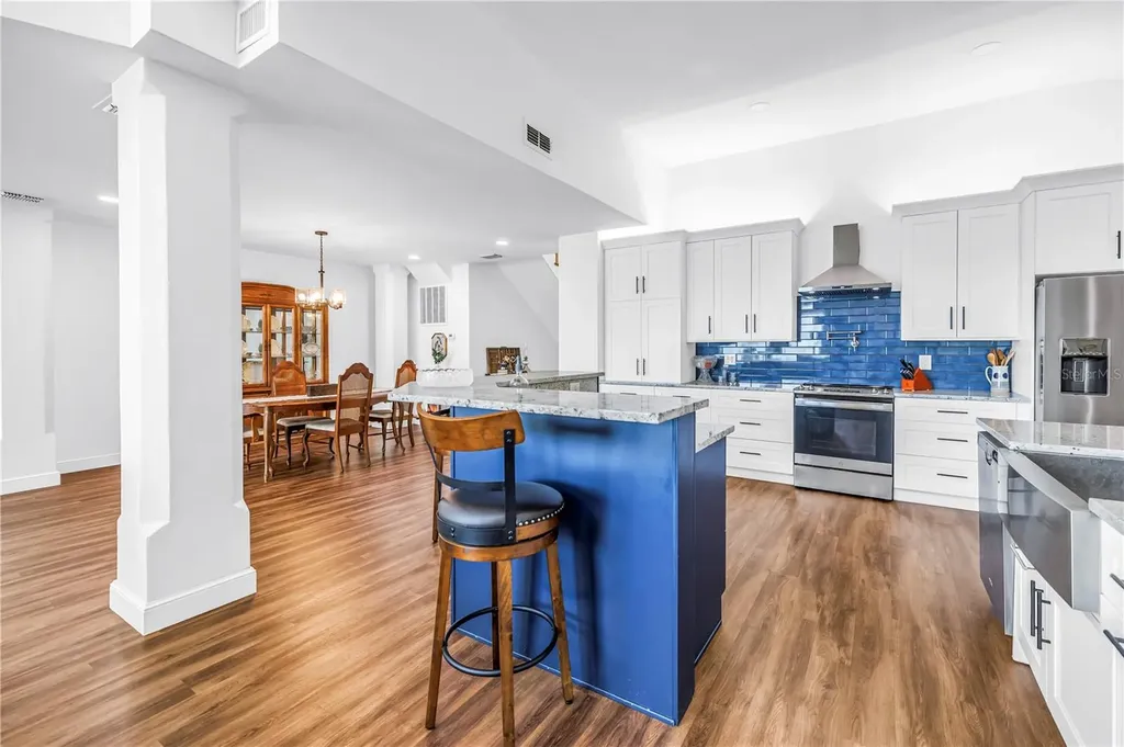 2280 Pinellas Point Drive S St Petersburg FL 33712