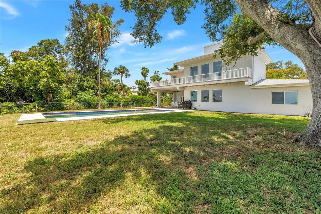 2280 Pinellas Point Drive S St Petersburg FL 33712