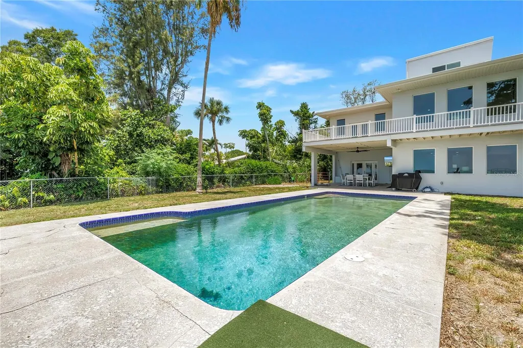 2280 Pinellas Point Drive S St Petersburg FL 33712
