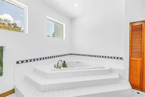 2280 Pinellas Point Drive S St Petersburg FL 33712