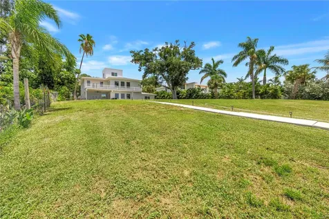 2280 Pinellas Point Drive S St Petersburg FL 33712