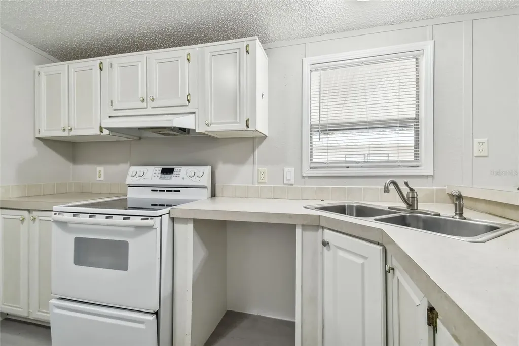 10607 Bay Hills Circle Thonotosassa FL 33592
