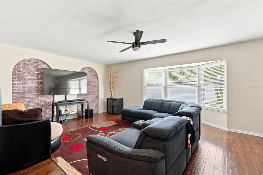 1901 E Diana Street Tampa FL 33610
