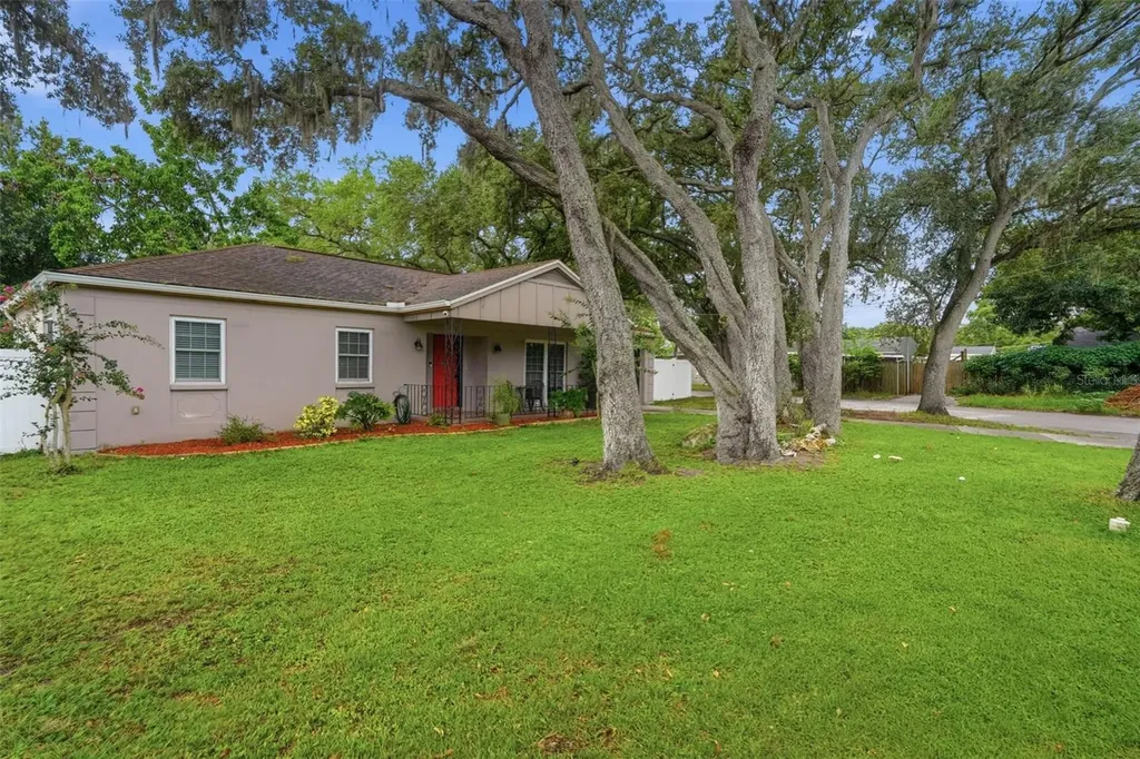 1901 E Diana Street Tampa FL 33610