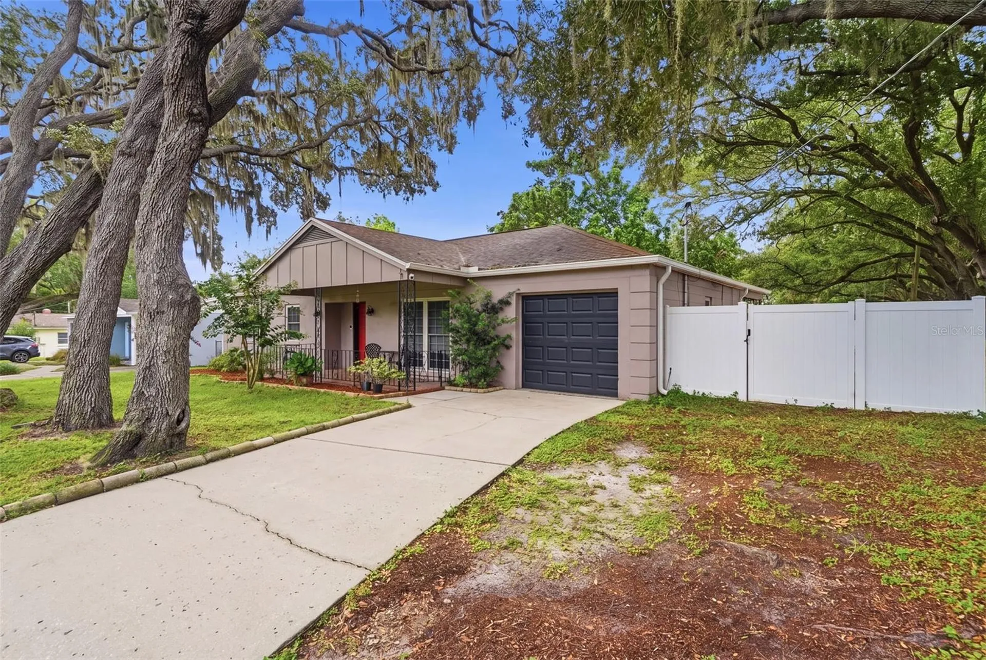 1901 E Diana Street Tampa FL 33610
