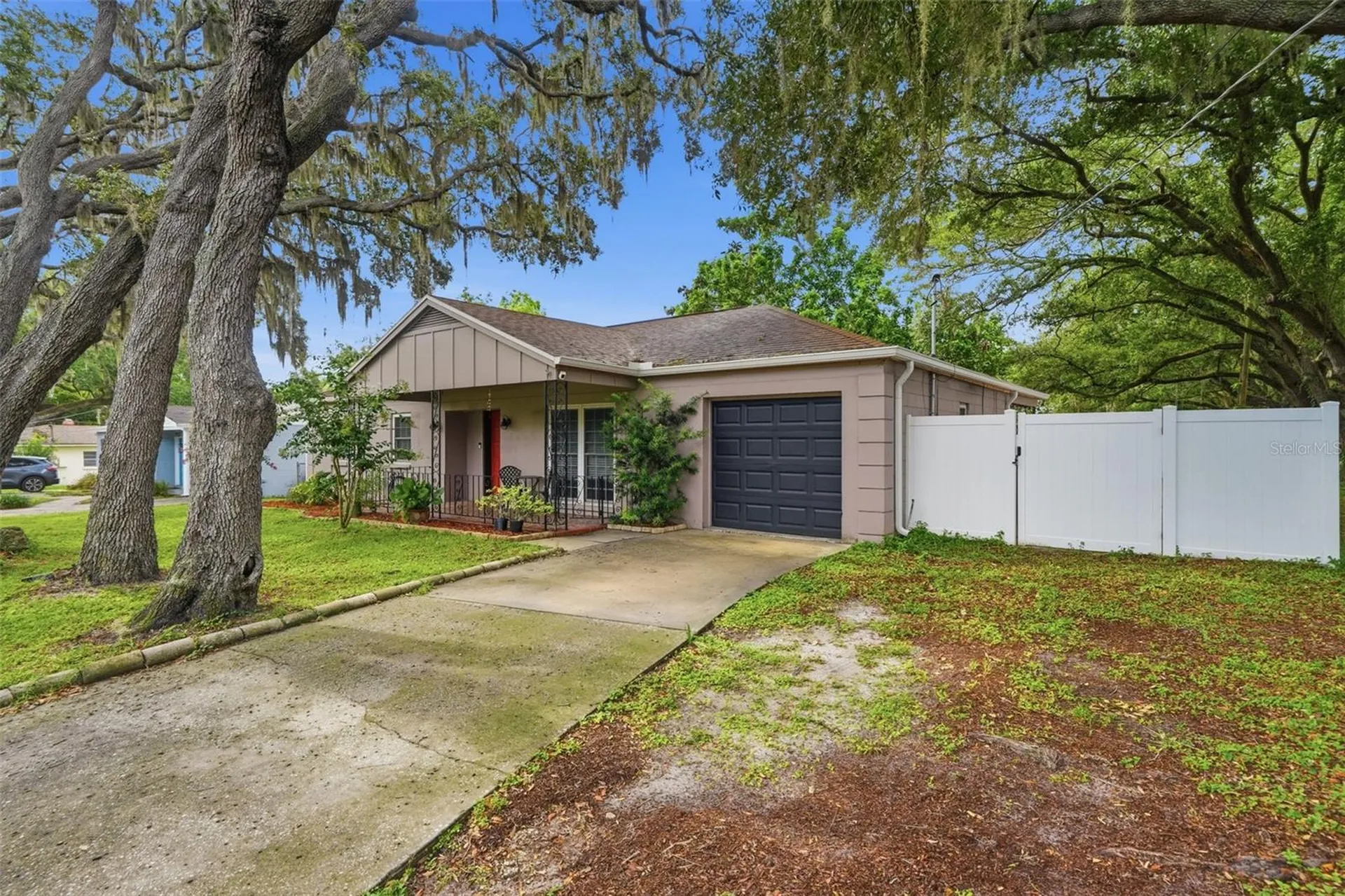 1901 E Diana Street Tampa FL 33610