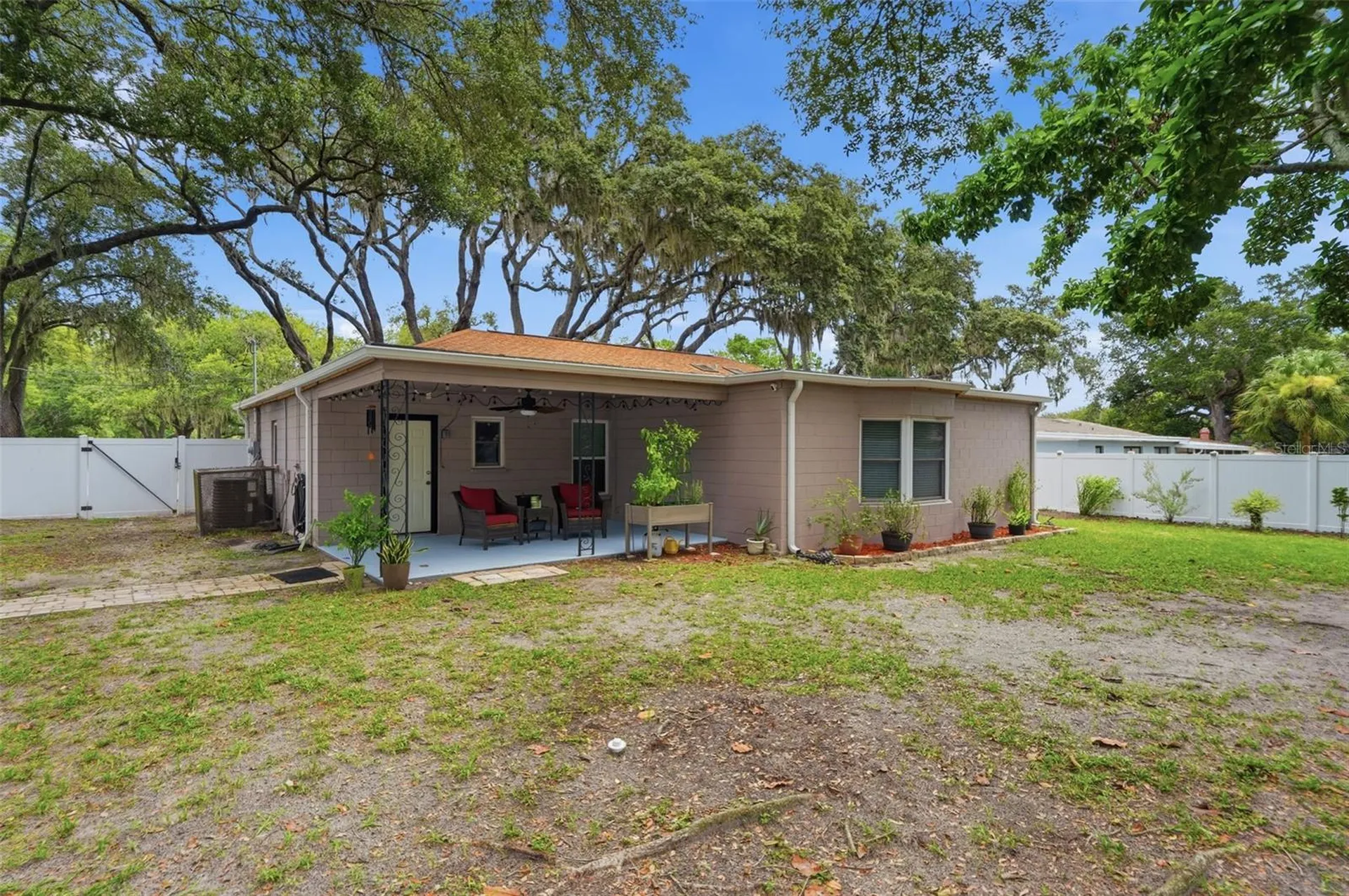 1901 E Diana Street Tampa FL 33610