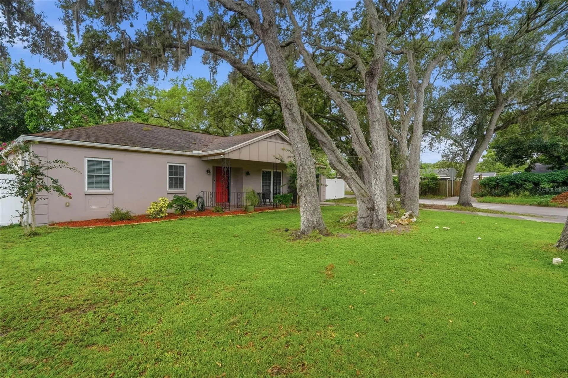 1901 E Diana Street Tampa FL 33610