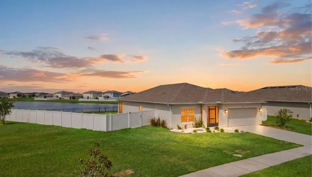 309 Citrine Loop Kissimmee FL 34758