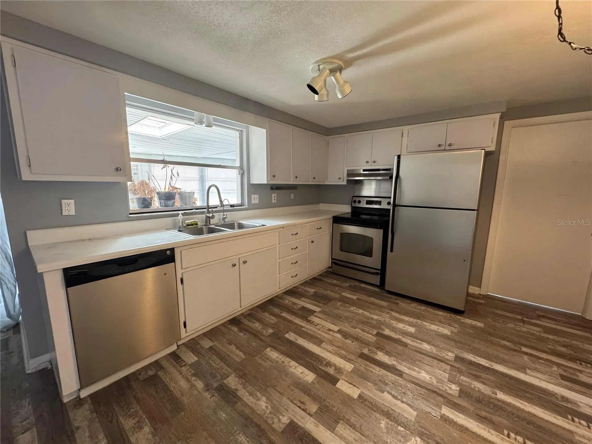 907 S Florida Avenue Tarpon Springs FL 34689