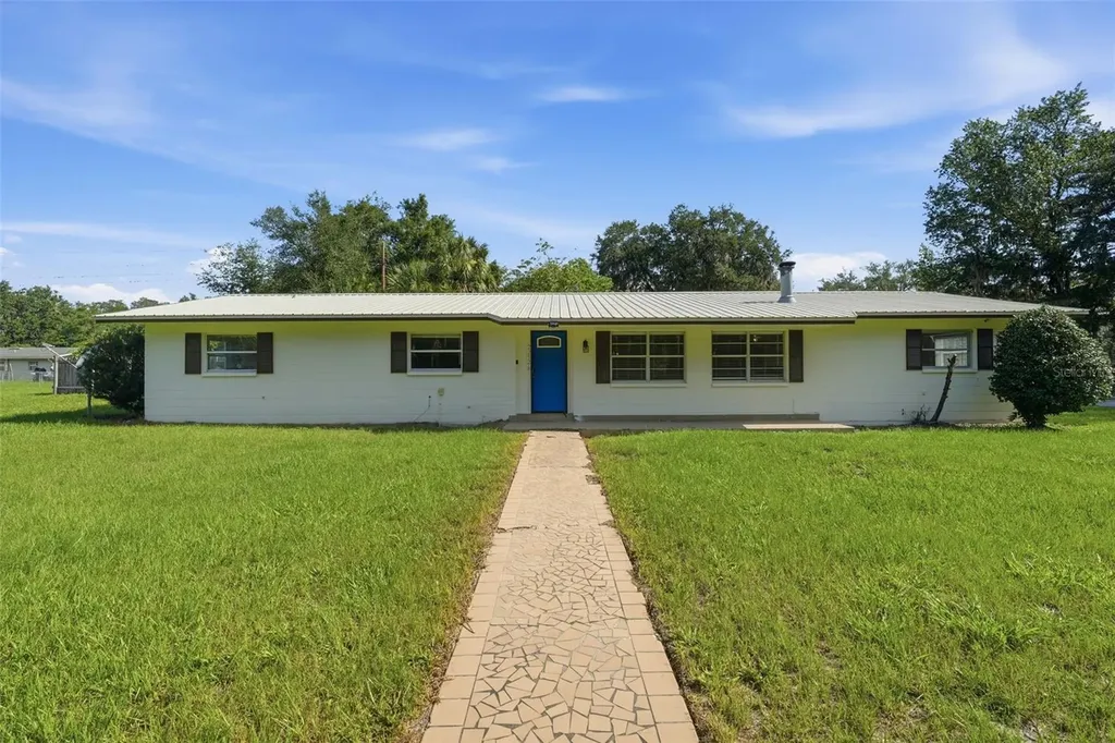 22526 SE 62nd Avenue Hawthorne FL 32640