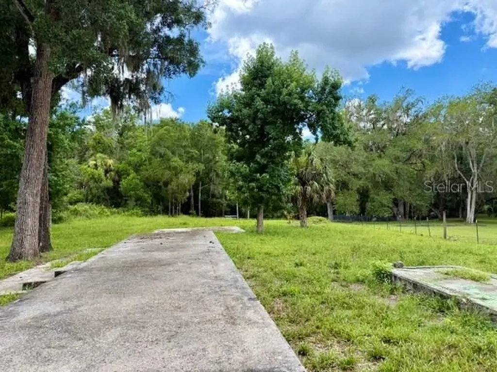9749 Florida Street Fanning Springs FL 32693